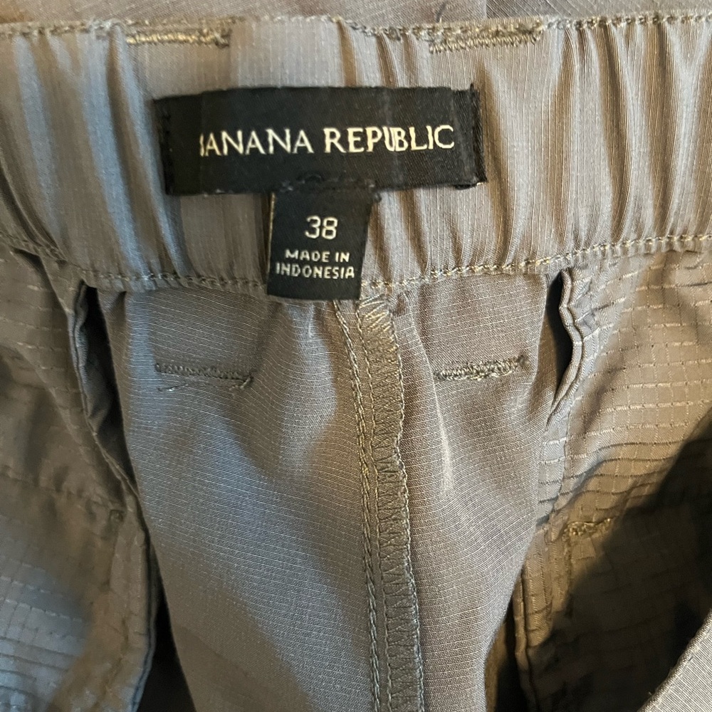 Banana Republic Men’s Gray Flat Front Shorts Size 38 - Picture 3 of 6